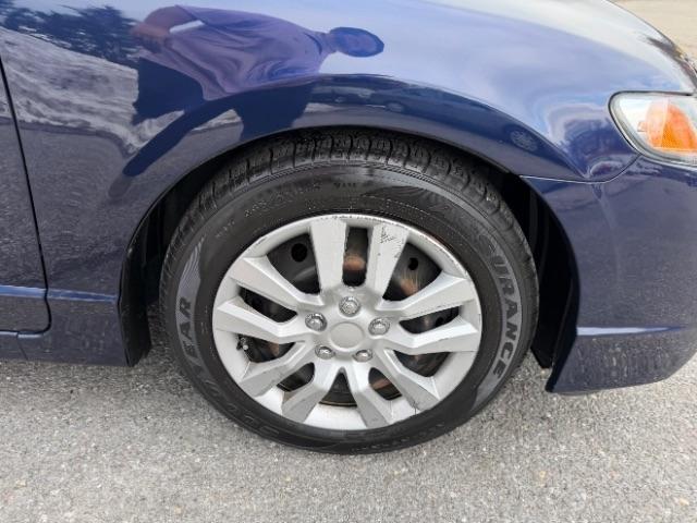 Honda Civic LX Sedan 5-Speed AT 2011