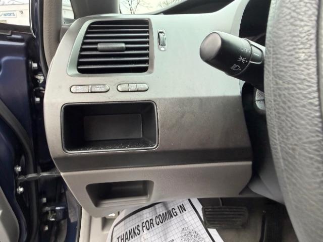 Honda Civic LX Sedan 5-Speed AT 2011