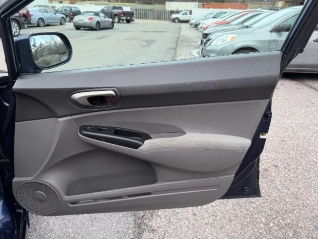 Honda Civic LX Sedan 5-Speed AT 2011