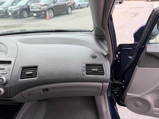 Honda Civic LX Sedan 5-Speed AT 2011