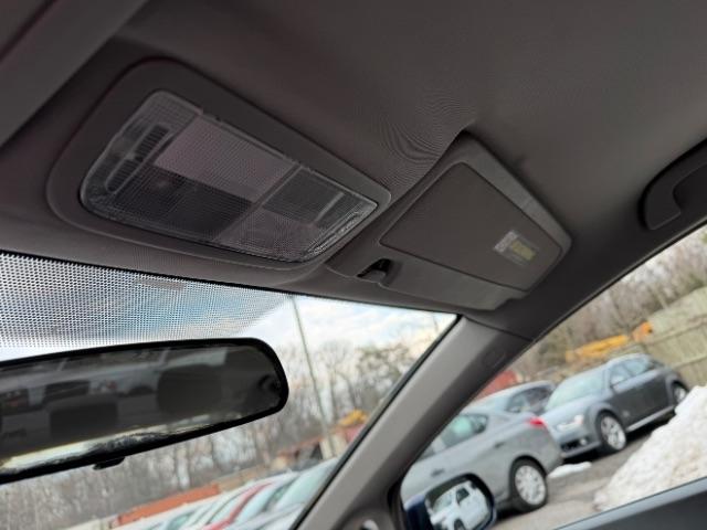 Honda Civic LX Sedan 5-Speed AT 2011
