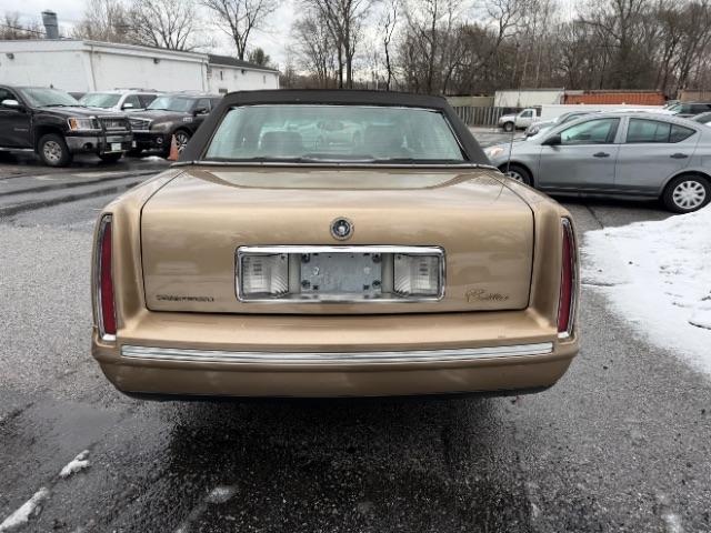 Cadillac DeVille Base 1998