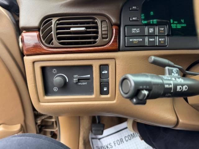 Cadillac DeVille Base 1998