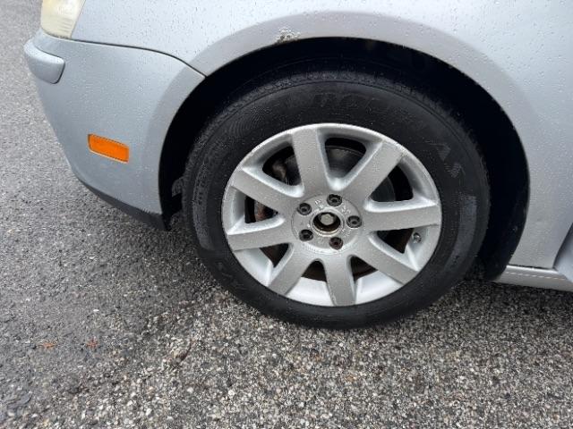 Volkswagen Rabbit 4-Door S 2008