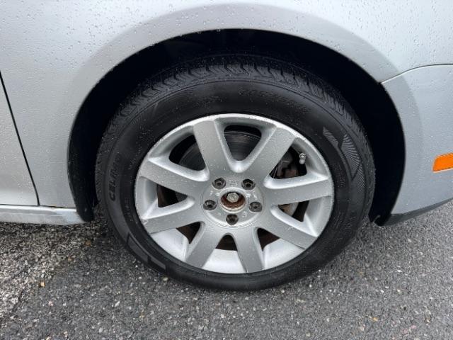 Volkswagen Rabbit 4-Door S 2008