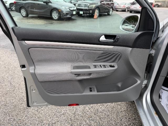 Volkswagen Rabbit 4-Door S 2008