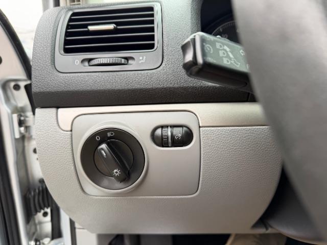 Volkswagen Rabbit 4-Door S 2008