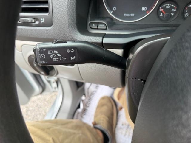 Volkswagen Rabbit 4-Door S 2008