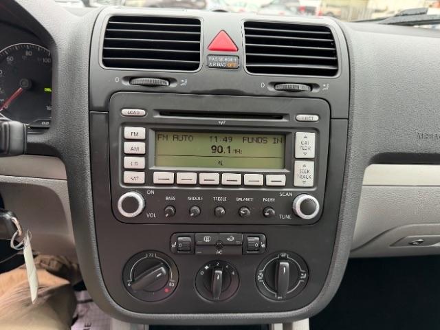 Volkswagen Rabbit 4-Door S 2008