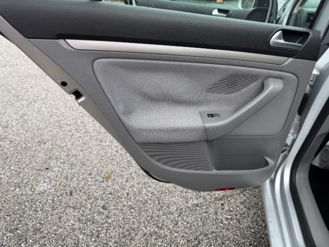 Volkswagen Rabbit 4-Door S 2008