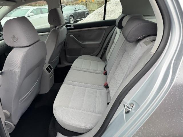 Volkswagen Rabbit 4-Door S 2008