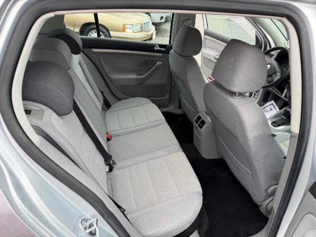 Volkswagen Rabbit 4-Door S 2008