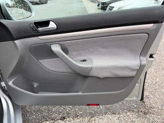 Volkswagen Rabbit 4-Door S 2008