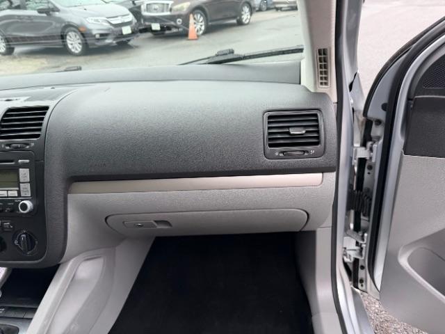 Volkswagen Rabbit 4-Door S 2008