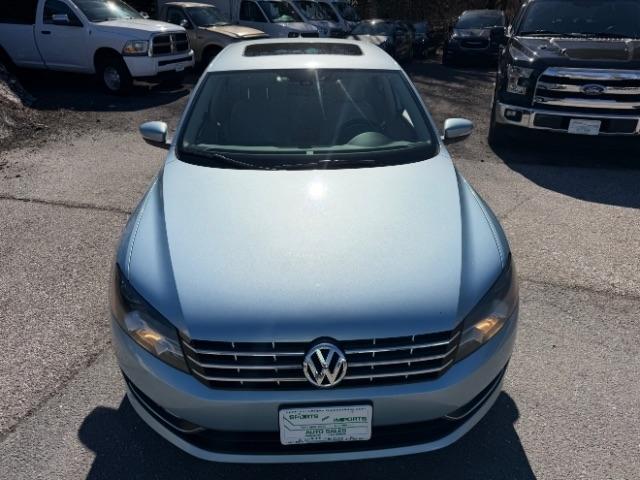 Volkswagen Passat 2.0L TDI SE MT 2013