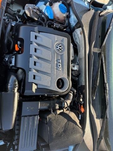 Volkswagen Passat 2.0L TDI SE MT 2013