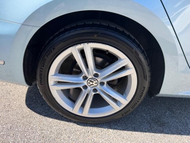 Volkswagen Passat 2.0L TDI SE MT 2013