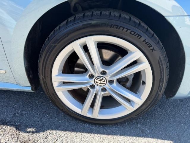 Volkswagen Passat 2.0L TDI SE MT 2013