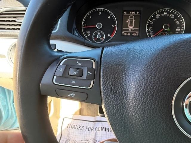 Volkswagen Passat 2.0L TDI SE MT 2013