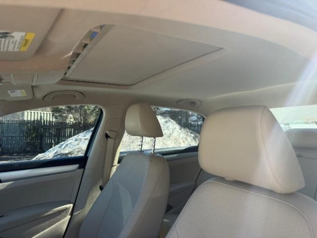 Volkswagen Passat 2.0L TDI SE MT 2013