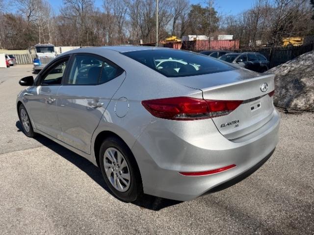 Hyundai Elantra SE 6AT 2018