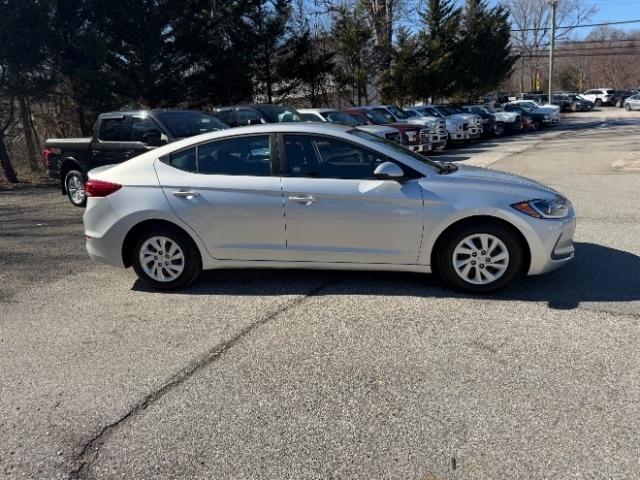 Hyundai Elantra SE 6AT 2018