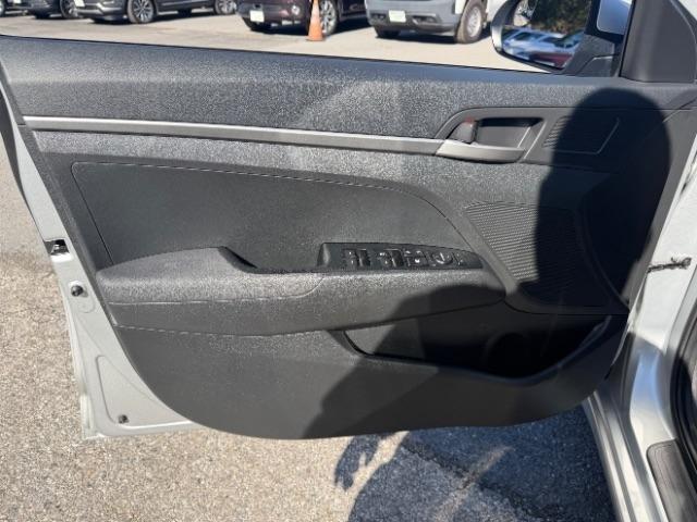 Hyundai Elantra SE 6AT 2018