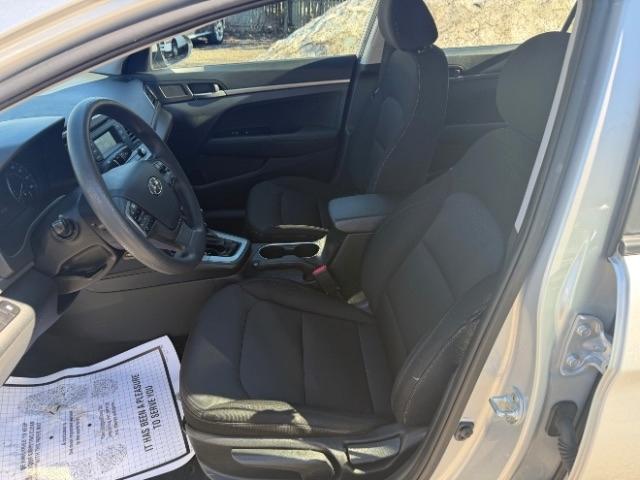 Hyundai Elantra SE 6AT 2018