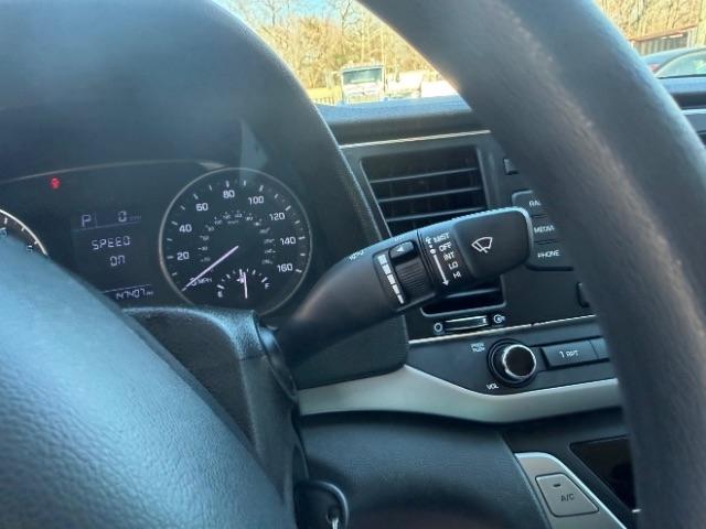 Hyundai Elantra SE 6AT 2018