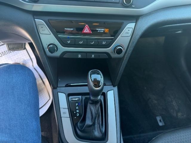 Hyundai Elantra SE 6AT 2018