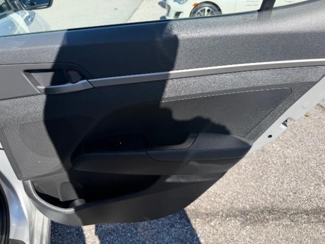 Hyundai Elantra SE 6AT 2018