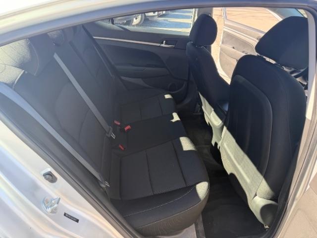 Hyundai Elantra SE 6AT 2018