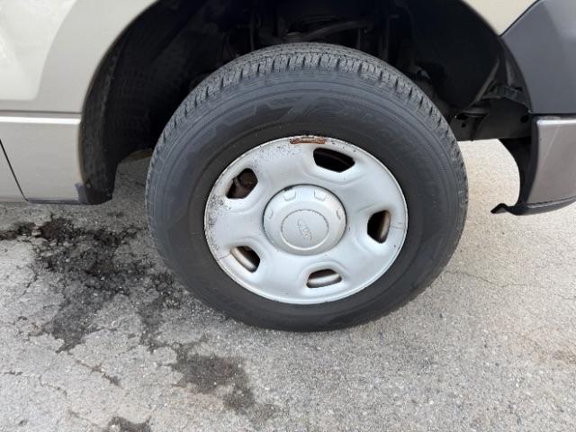 Ford F-150 STX 2WD 2005