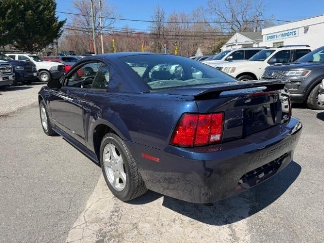 Ford Mustang Deluxe Coupe 2002