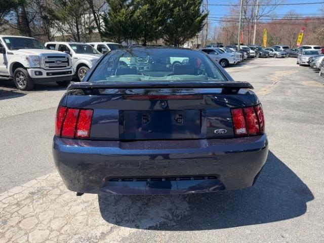 Ford Mustang Deluxe Coupe 2002
