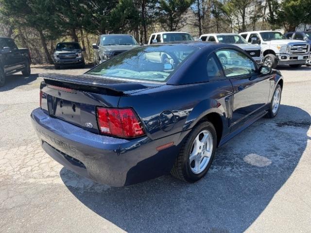 Ford Mustang Deluxe Coupe 2002