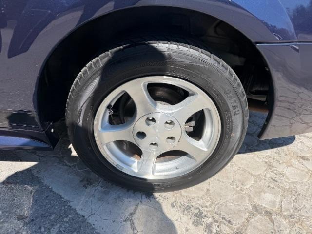 Ford Mustang Deluxe Coupe 2002