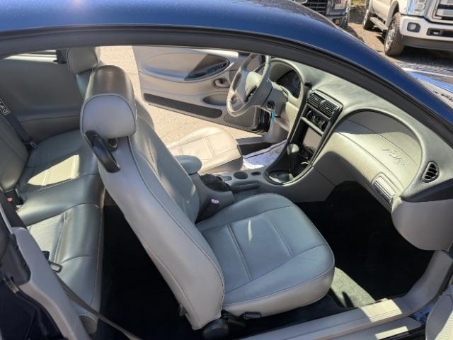 Ford Mustang Deluxe Coupe 2002