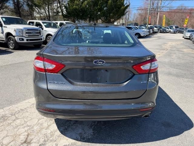 Ford Fusion SE 2016