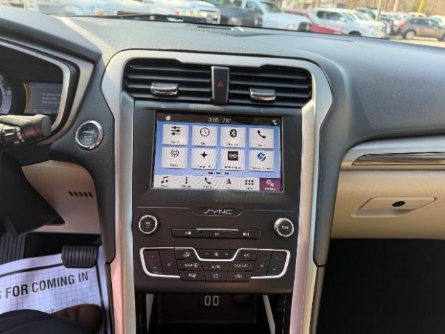 Ford Fusion Hybrid SEL 2019