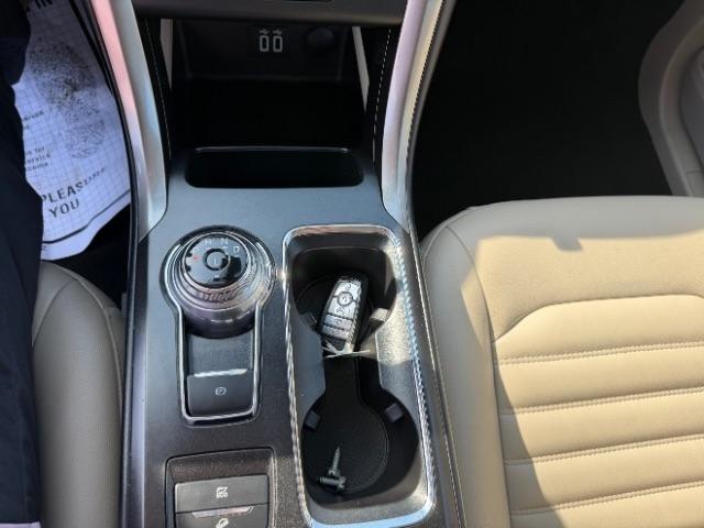 Ford Fusion Hybrid SEL 2019