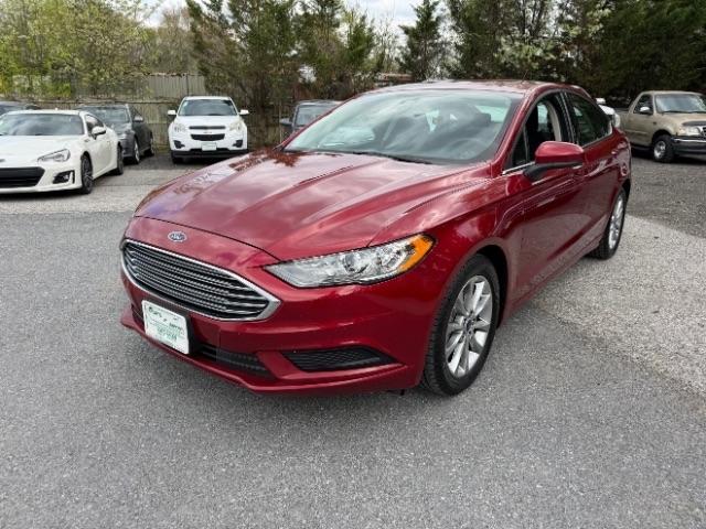 Ruby Red Metallic Tinted Clearcoat 2017 Ford Fusion SE Sedan Front-Wheel Drive 6-Speed Automatic
