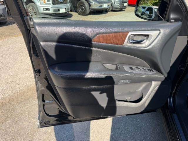 Nissan Pathfinder Platinum 4WD 2016