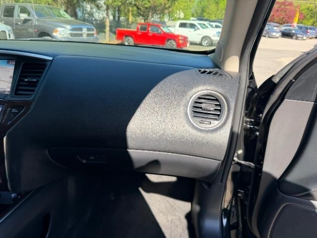 Nissan Pathfinder Platinum 4WD 2016