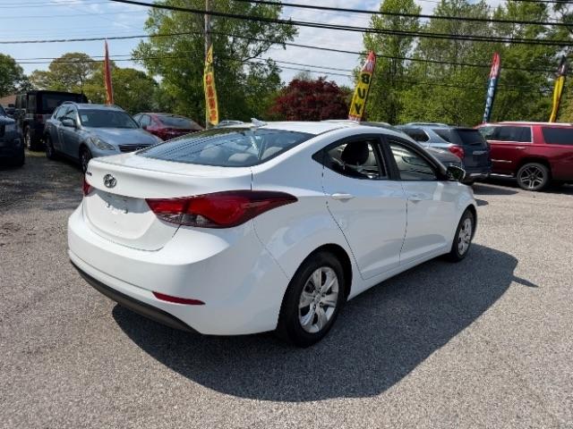 Hyundai Elantra SE 6AT 2016