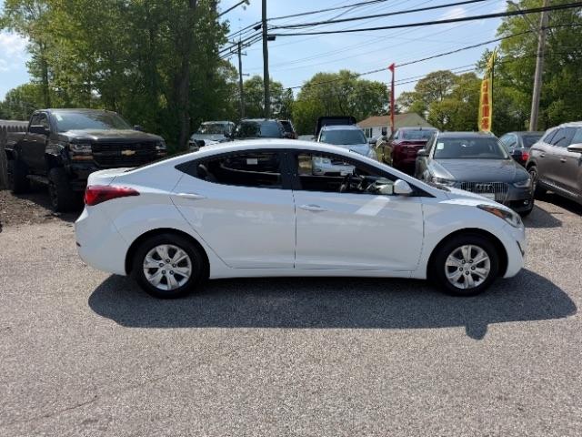 Hyundai Elantra SE 6AT 2016