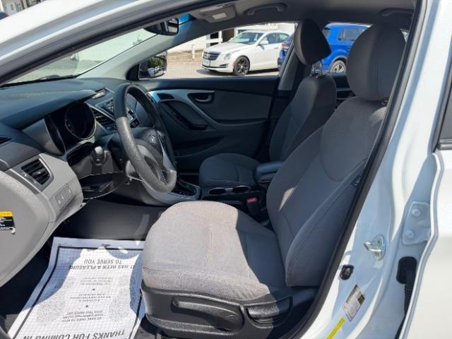 Hyundai Elantra SE 6AT 2016