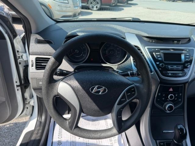 Hyundai Elantra SE 6AT 2016