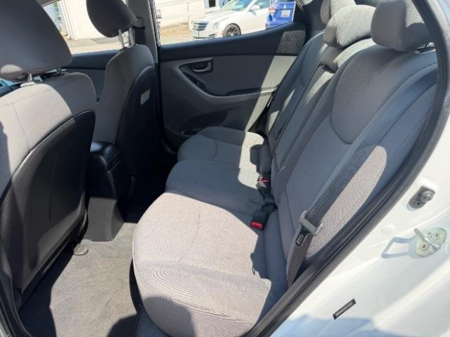 Hyundai Elantra SE 6AT 2016