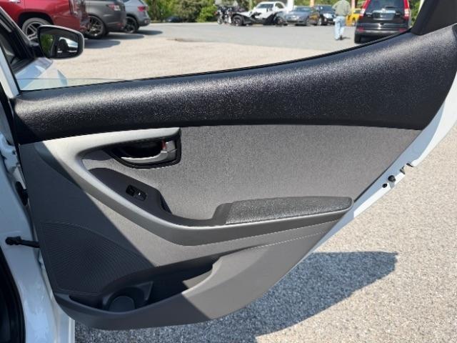 Hyundai Elantra SE 6AT 2016